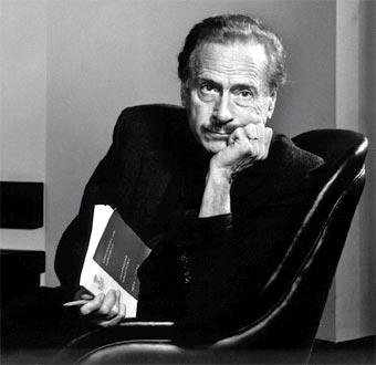 Biografi Profil Biodata Marshall McLuhan Konsep Desa Global